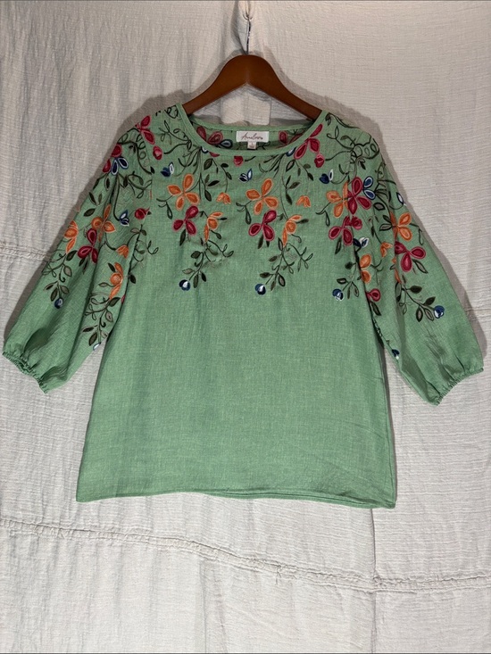 Anneleige Tops - Embroidered Green Floral Tunic Top